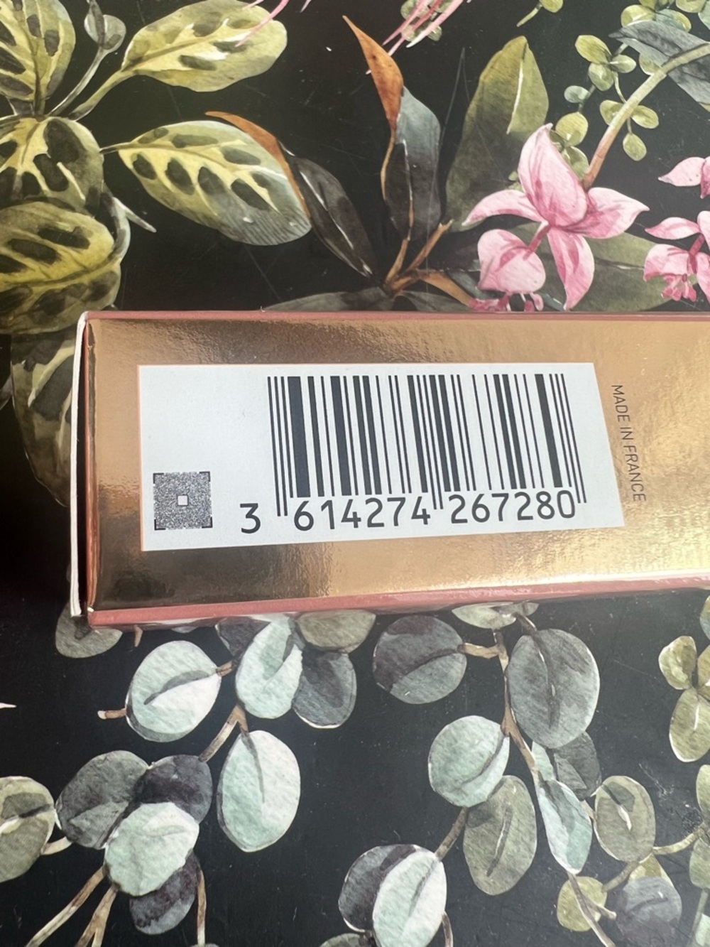Valentino Rosso Satin Lipstick — 190R Walk On The Wild Side IN BOX✨ - Picture 7 of 15